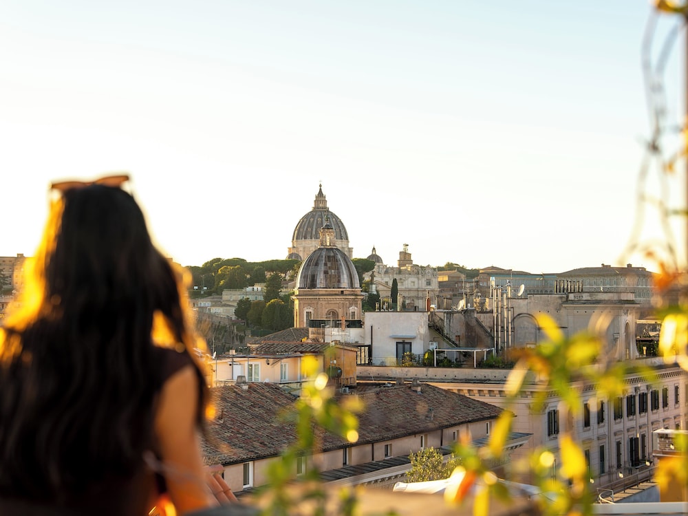 Navona Queen Rooftop 66/73