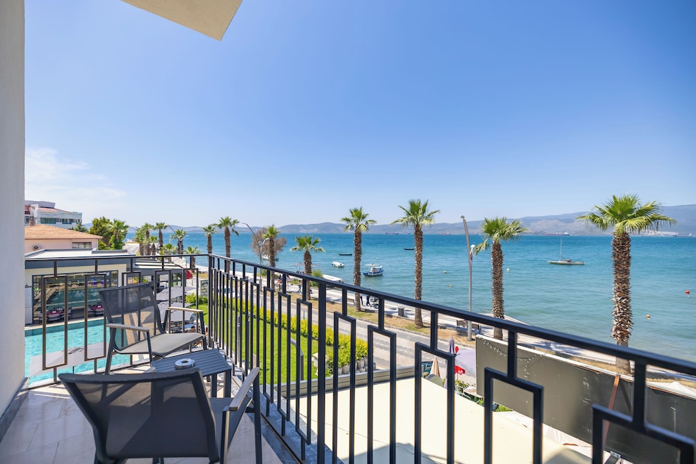Roseira Mar Inn Luxury 51/55