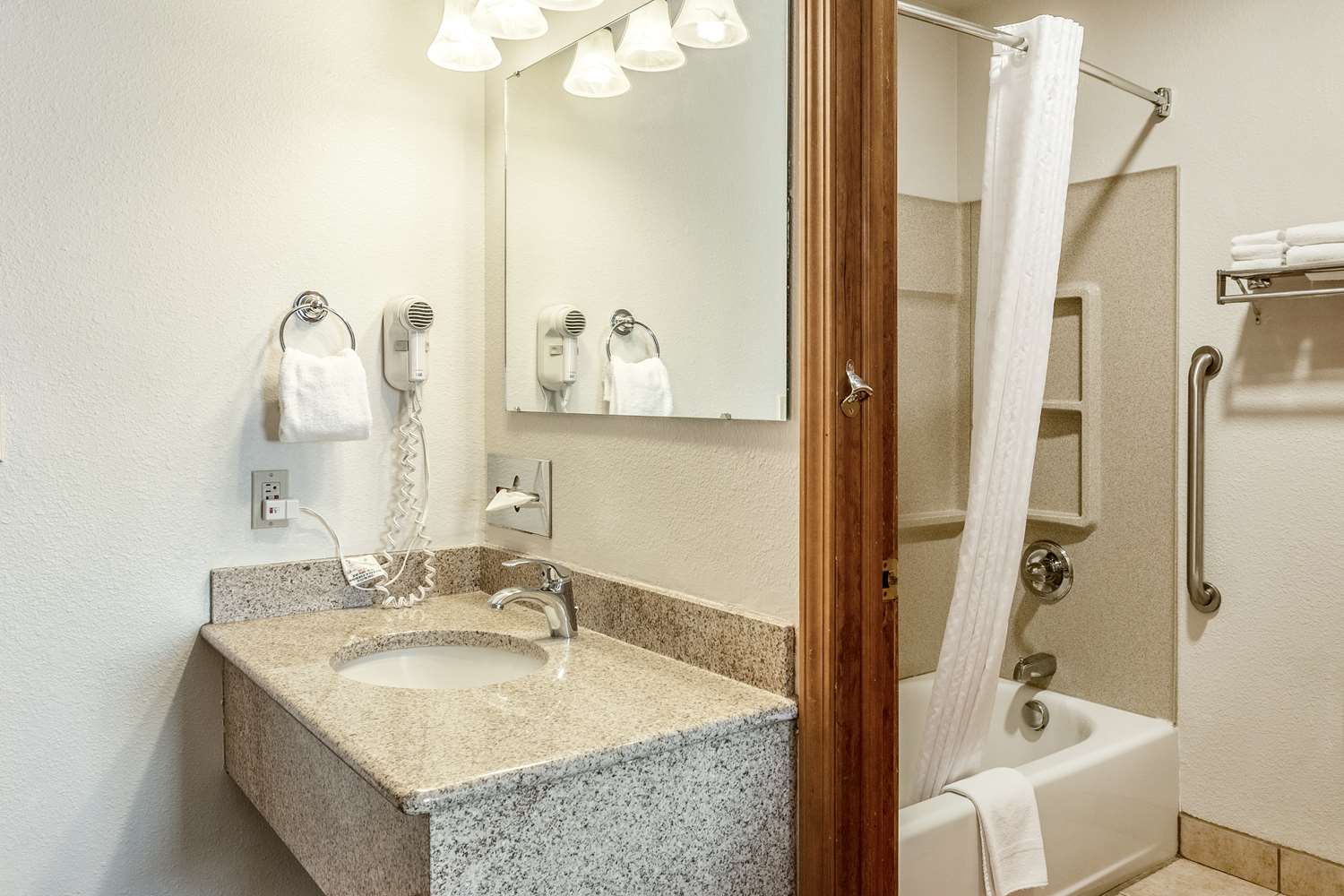 Americas Best Value Inn Burns 35/36