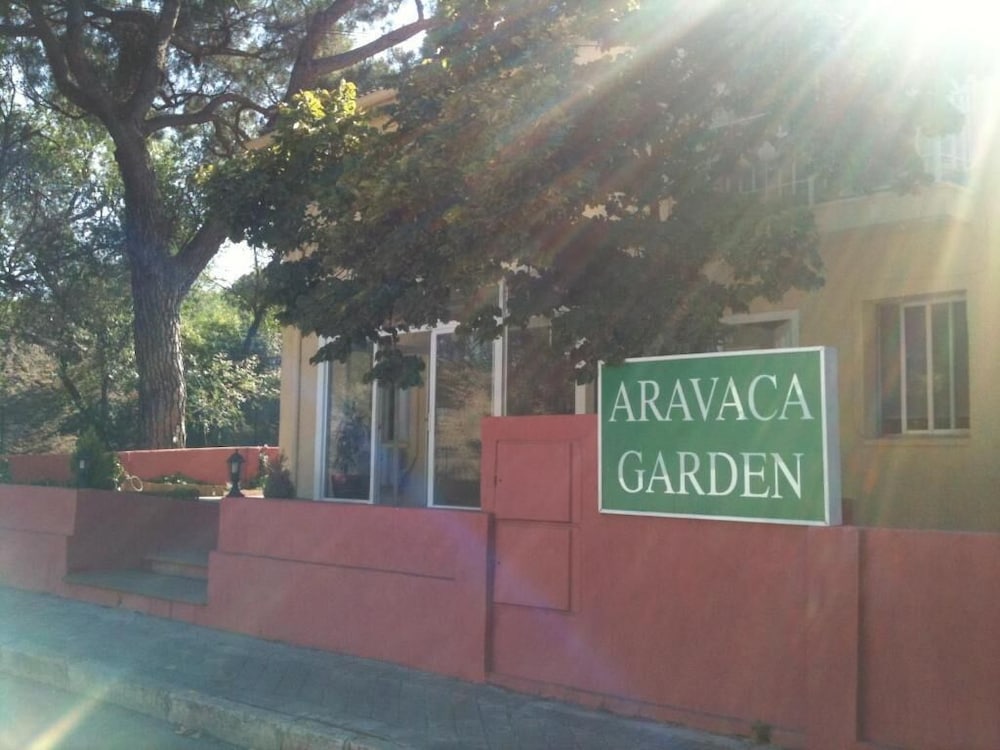 C&H Aravaca Garden 6/52