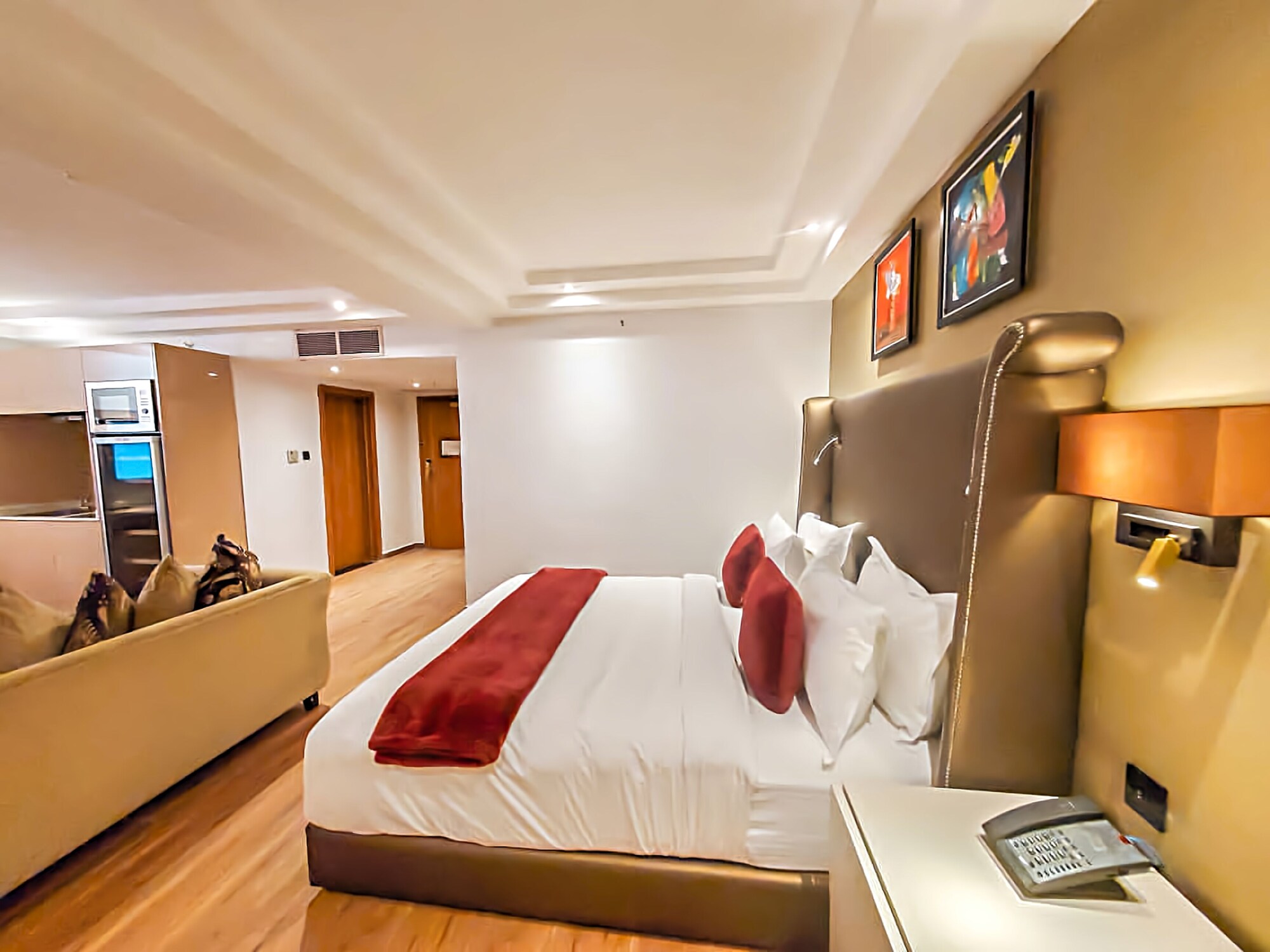 STUDIO, SUITE