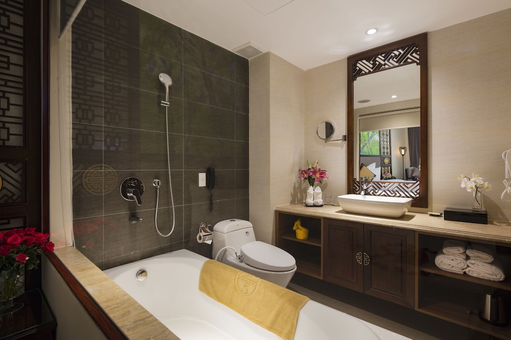 Thanh Lich Royal Boutique Hotel 67/69