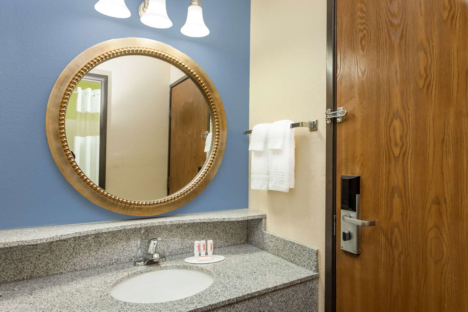 Days Inn By Wyndham Springfield 6/7