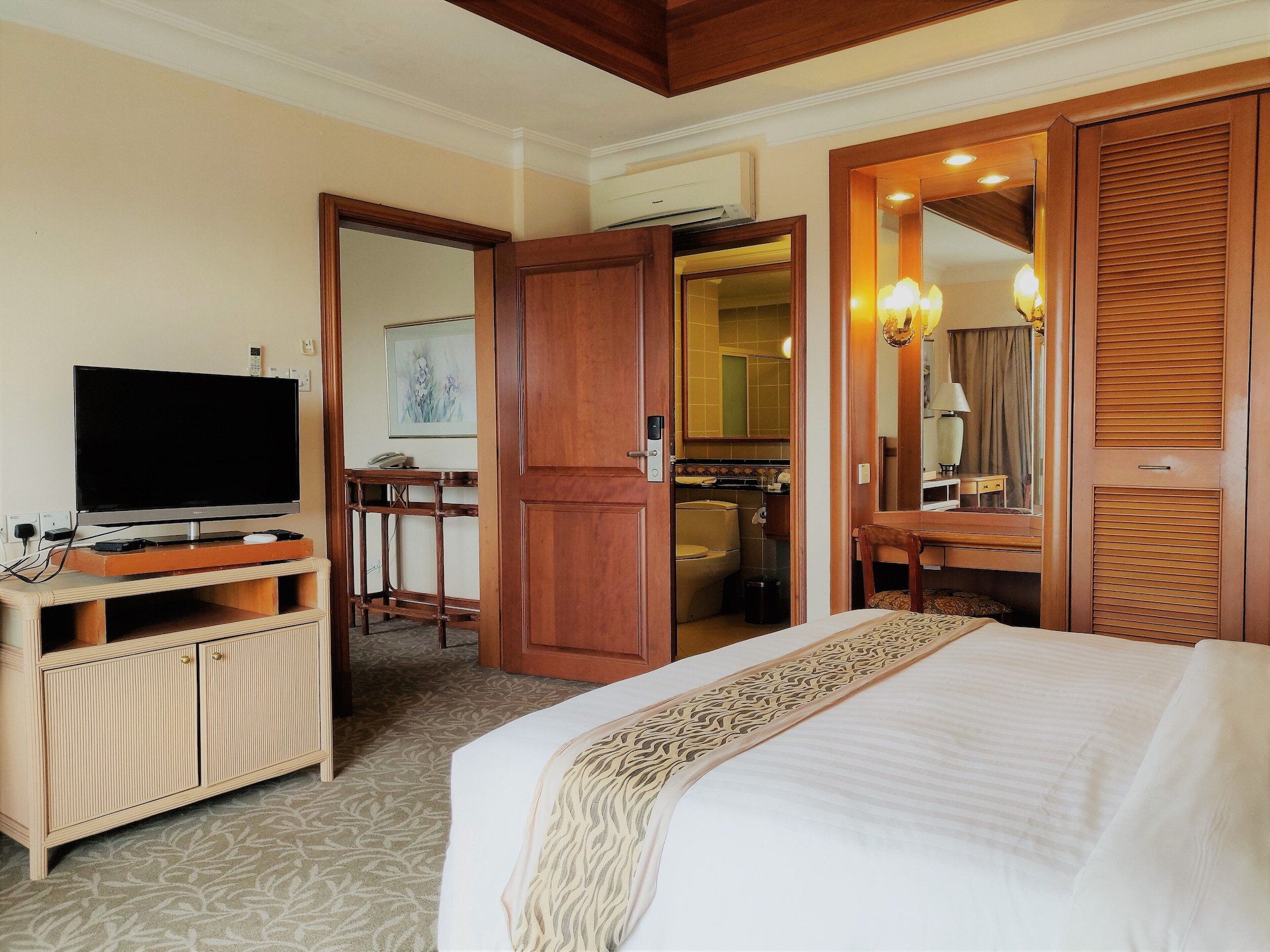 2 Bedrooms, Suite, 1 Single and 2 Double Beds