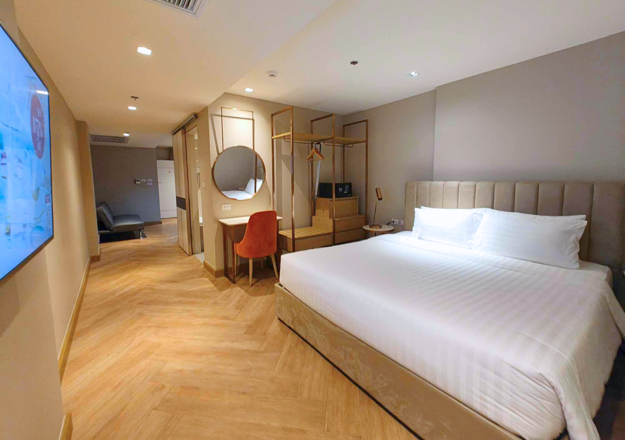 Chill, King Bed, Sofa, Bathtub