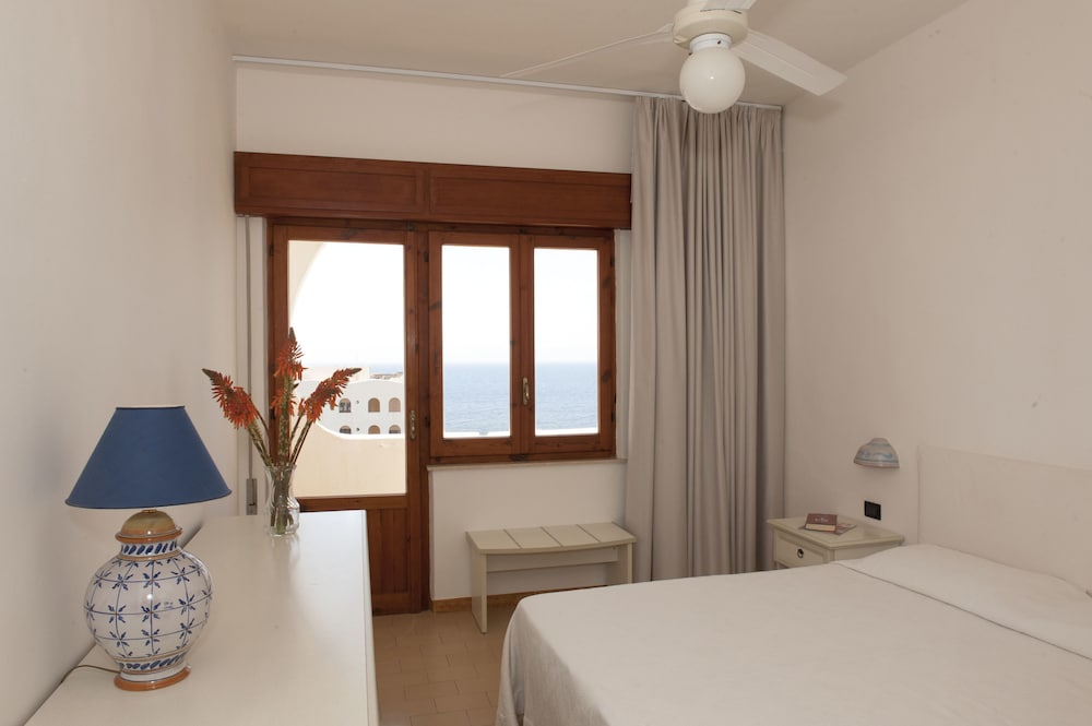 Cossyra Hotel 6/50