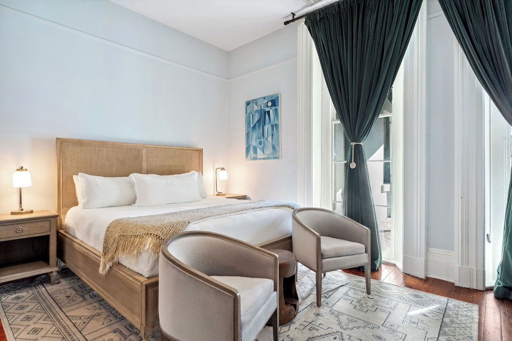 ELEVATED, KING BED