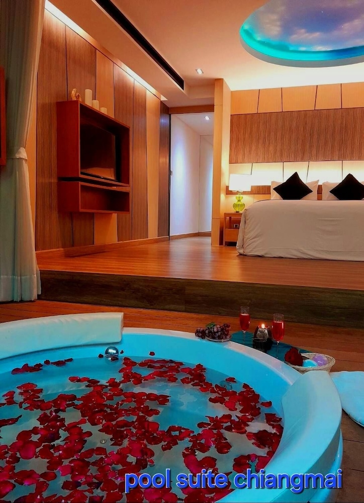 SUITE, TWIN BEDS, ROOFTOP POOL