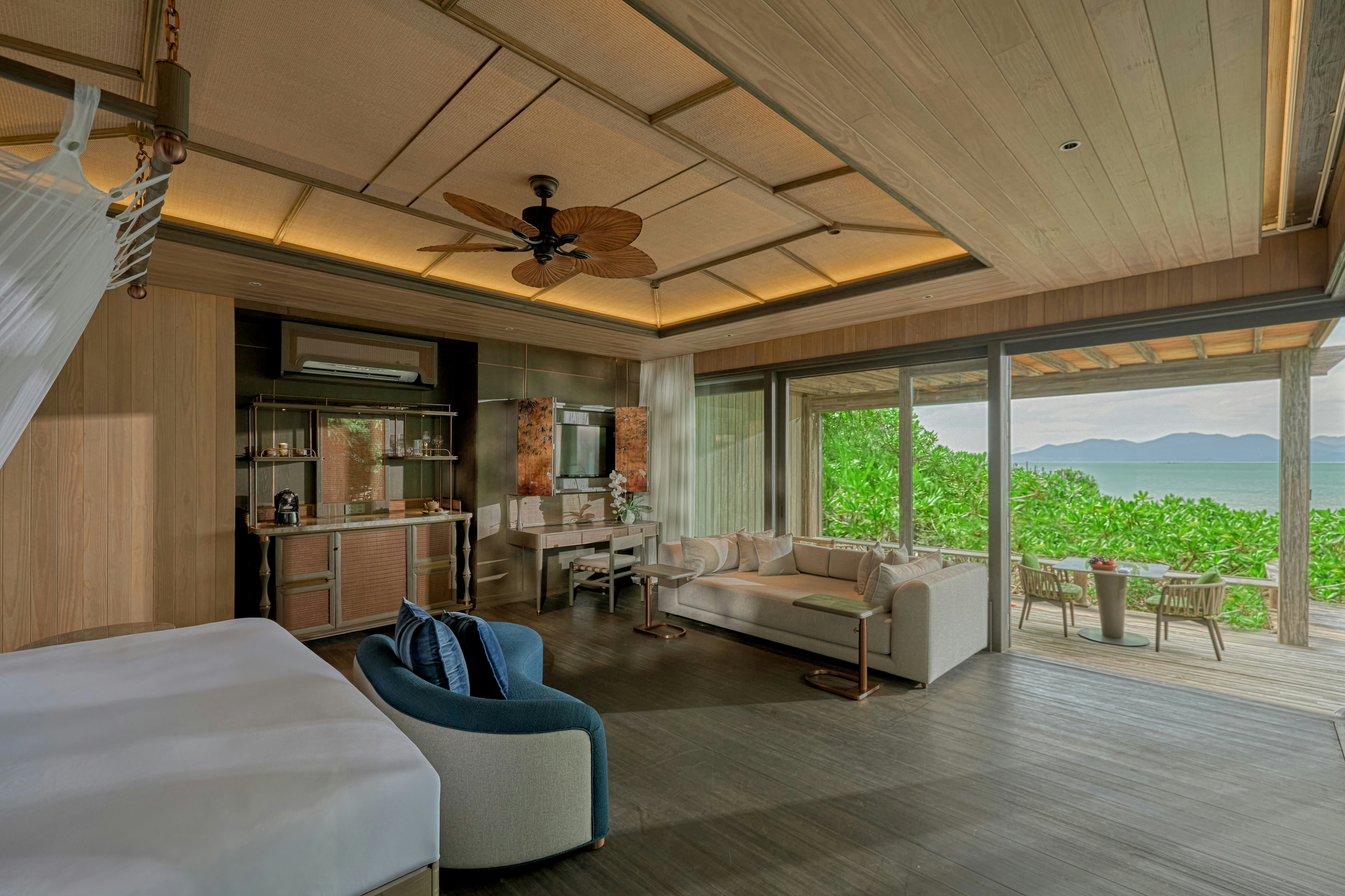 POOL, VILLA, BEACH FRONT