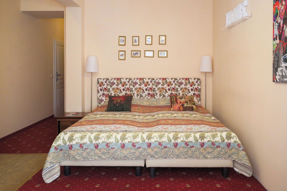 Classic, King Bed