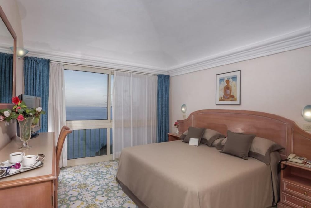 JUNIOR SUITE, SEA VIEW, BALCONY