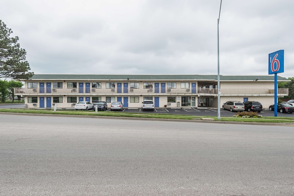 Motel6 Kansas City, MO - Airport 7/50