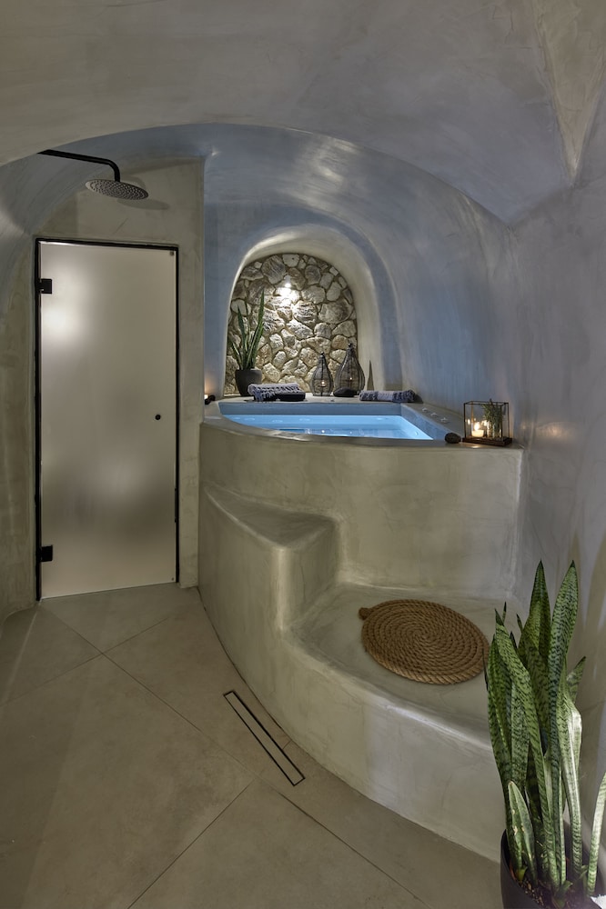Floria Suites 4/46