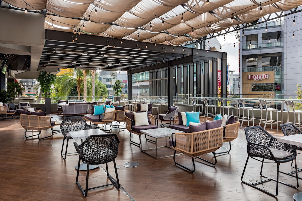 E Central Downtown Los Angeles Hotel 42/54