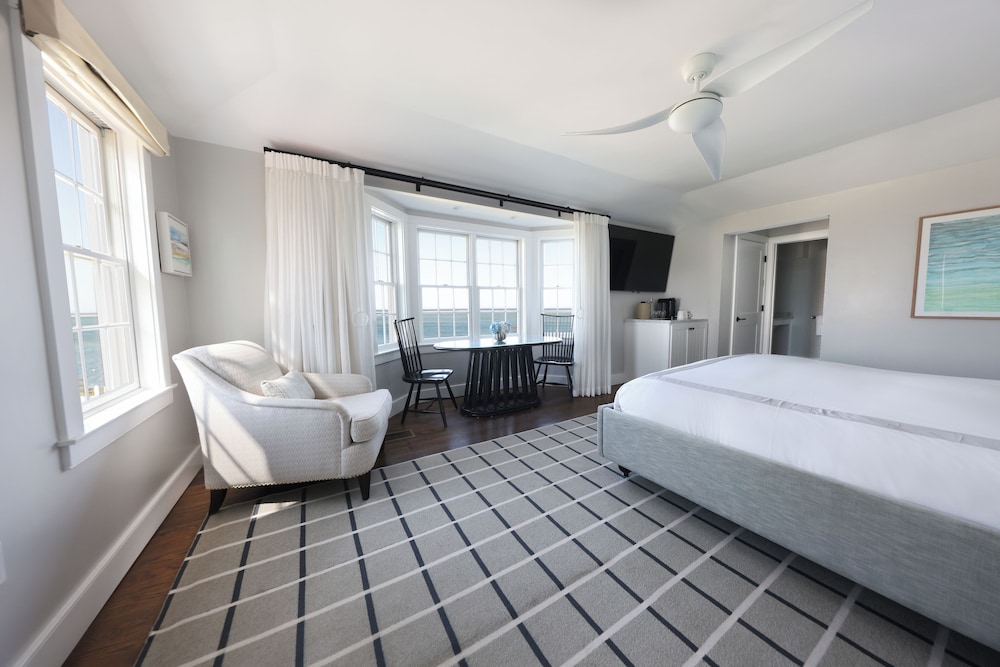 Deluxe, Cottage, Suite, King Bed