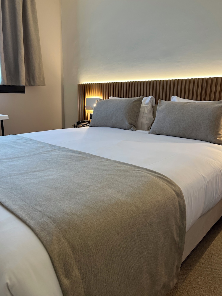 The Originals Le Relais D Aubagne 17/58