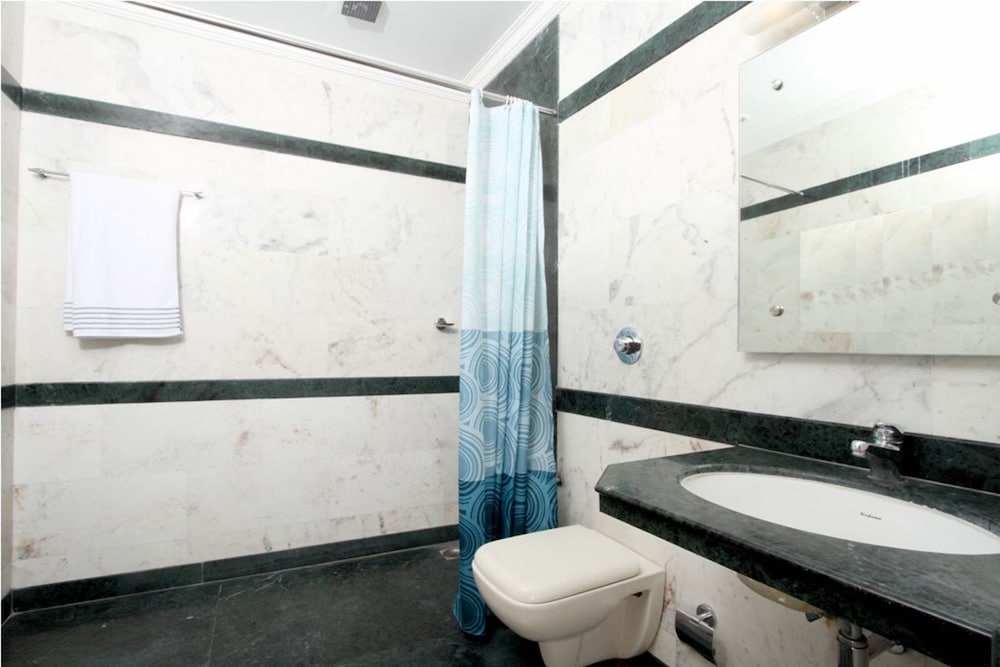 HOTEL NAHAR MANCHESTER INN 39/42