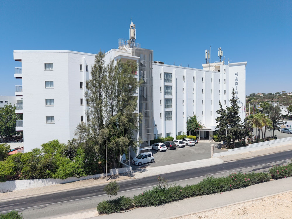 Marina Hotel 60/68
