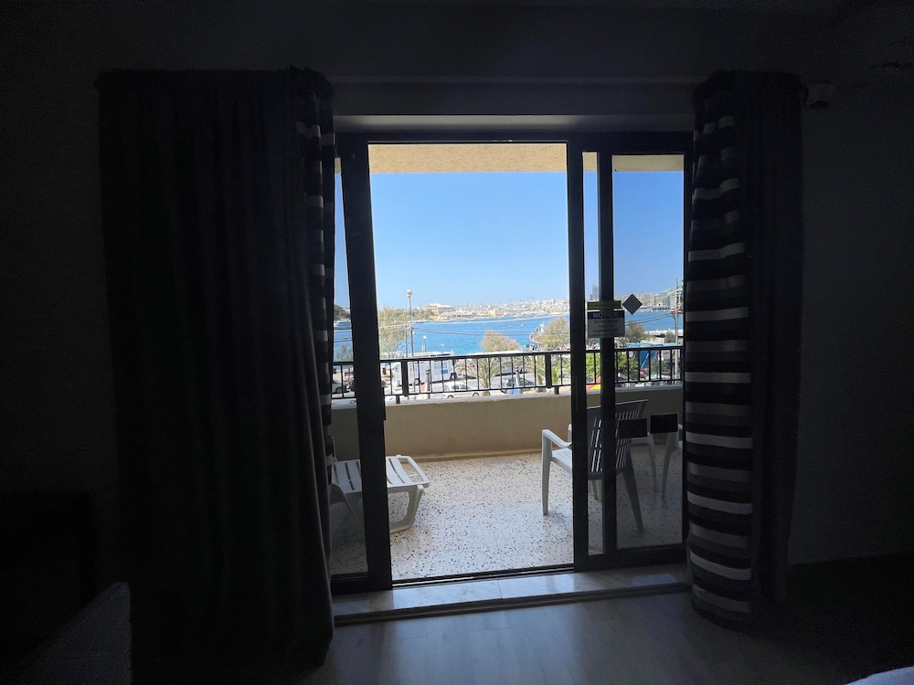 SLIEMA MARINA HOTEL 42/70