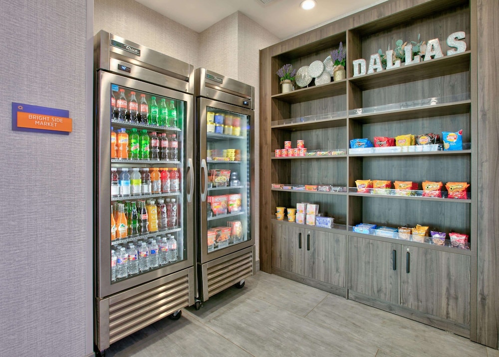 La Quinta Inn & Suites by Wyndham Dallas/Fairpark 27/40