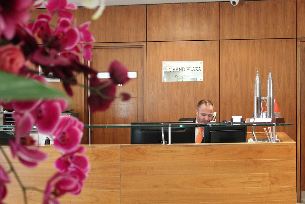 Grand Plaza Serviced Apartments 66/76