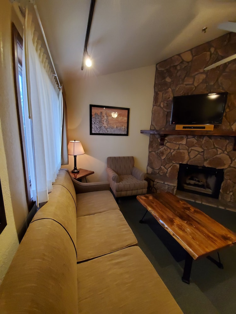 Getaways at Snow Lake Lodge 28/50