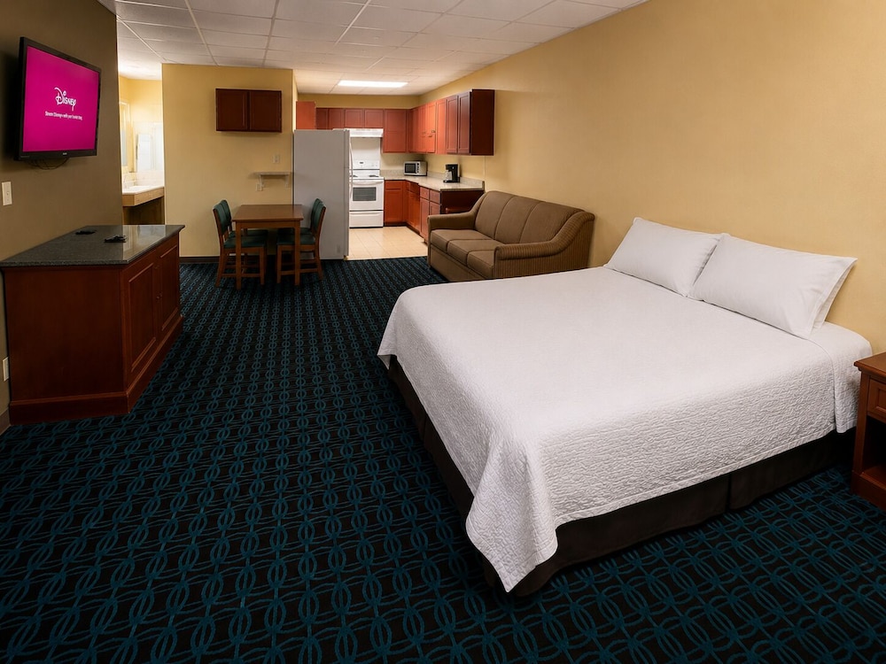 Family, Apartment, 3 Queen Beds, Extended Stay Snyder 2/10
