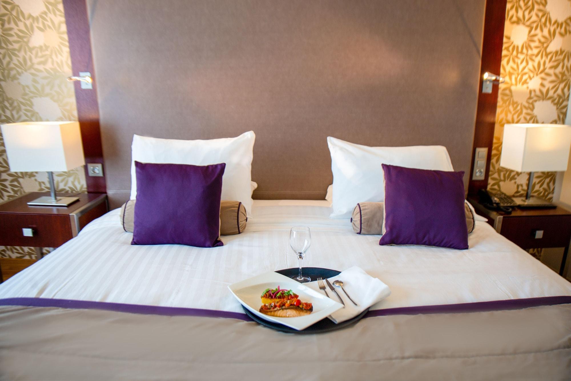 2 Rooms, Apartment, Multiple Beds، Clarion Paris CDG Airport 4/6
