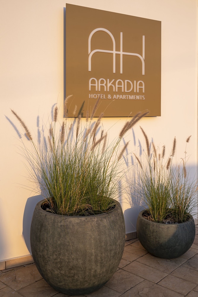 Arkadia Luxury Hotel Apartments 9/50