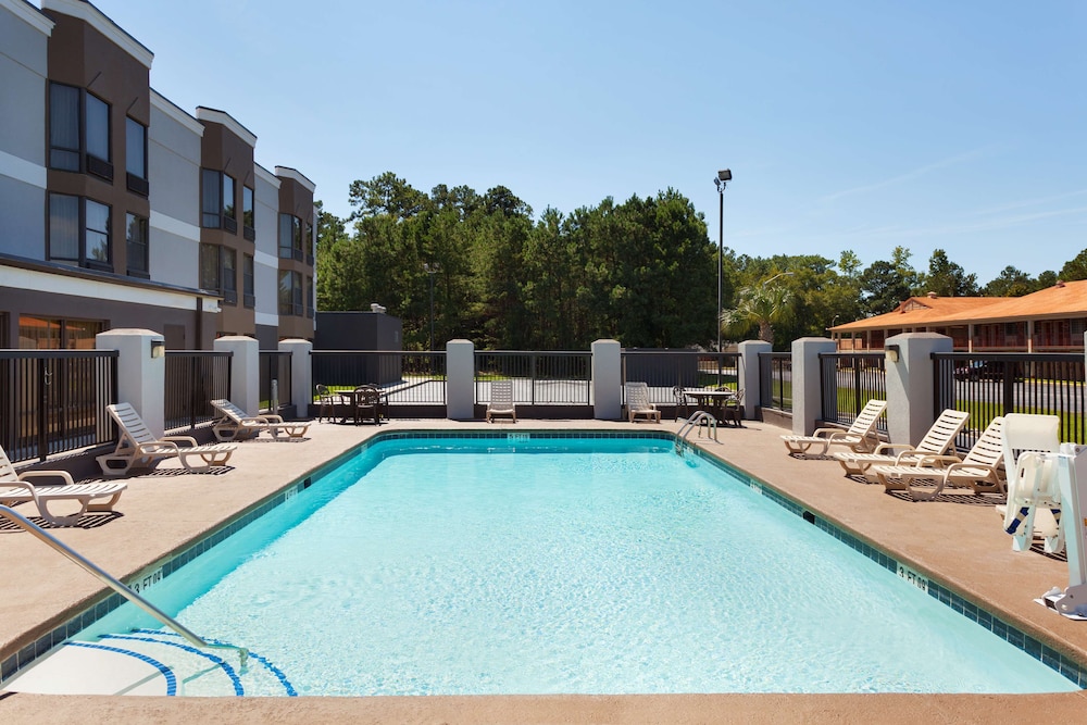Spark by Hilton Florence North I-95, SC 6/38