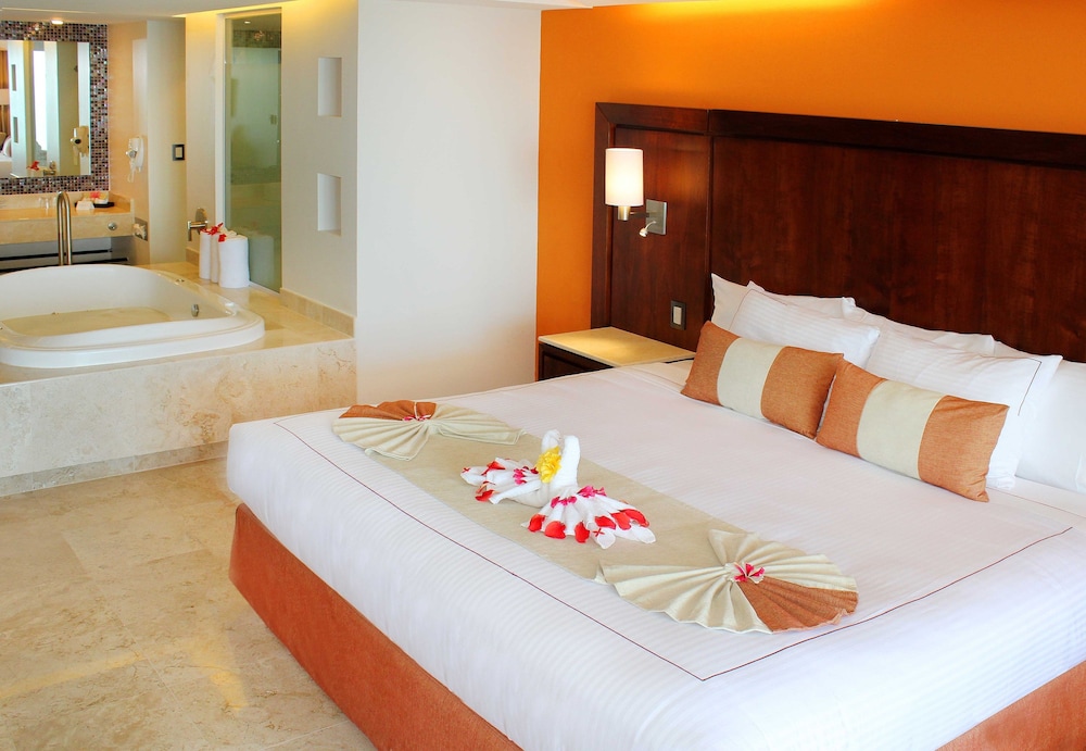 Hotel Azul Ixtapa Grand Resort Spa and Convention Center 12/51