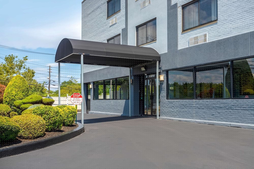 Econo Lodge Hicksville - Long Island 3/25