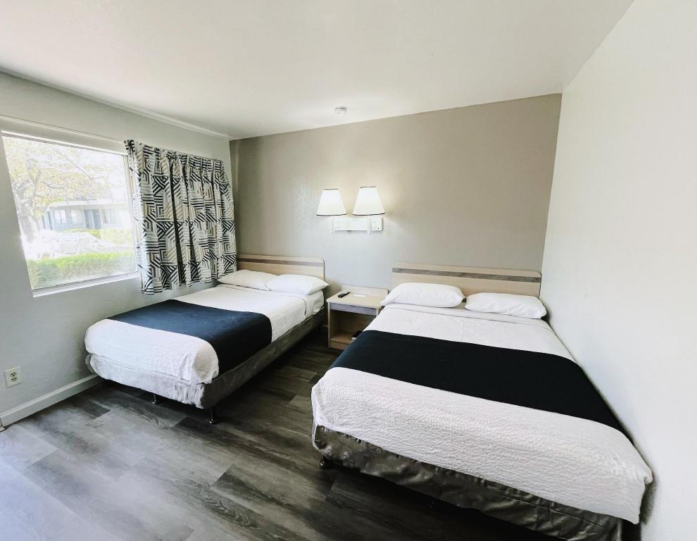 2 Full Beds - Non-Smoking