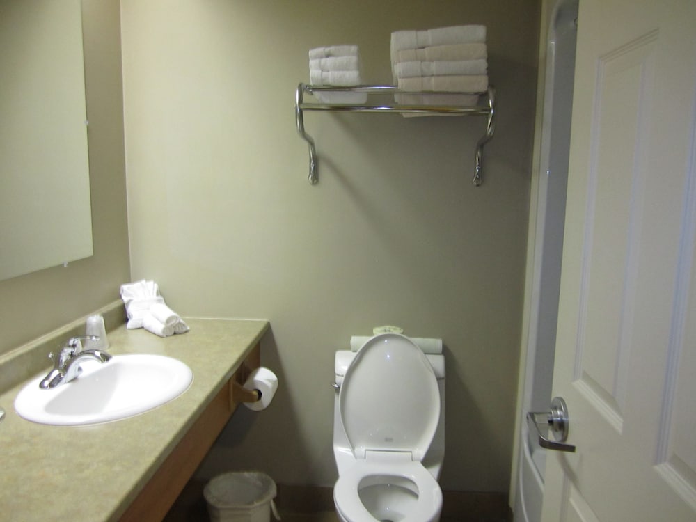 Auberge Bouctouche Inn & Suites 10/49