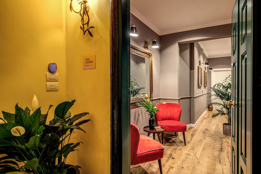 Tree Charme Parliament Boutique Hotel 61/73