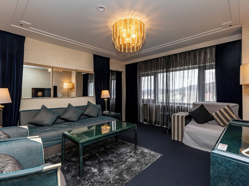 Century Plaza Hotel 44/58