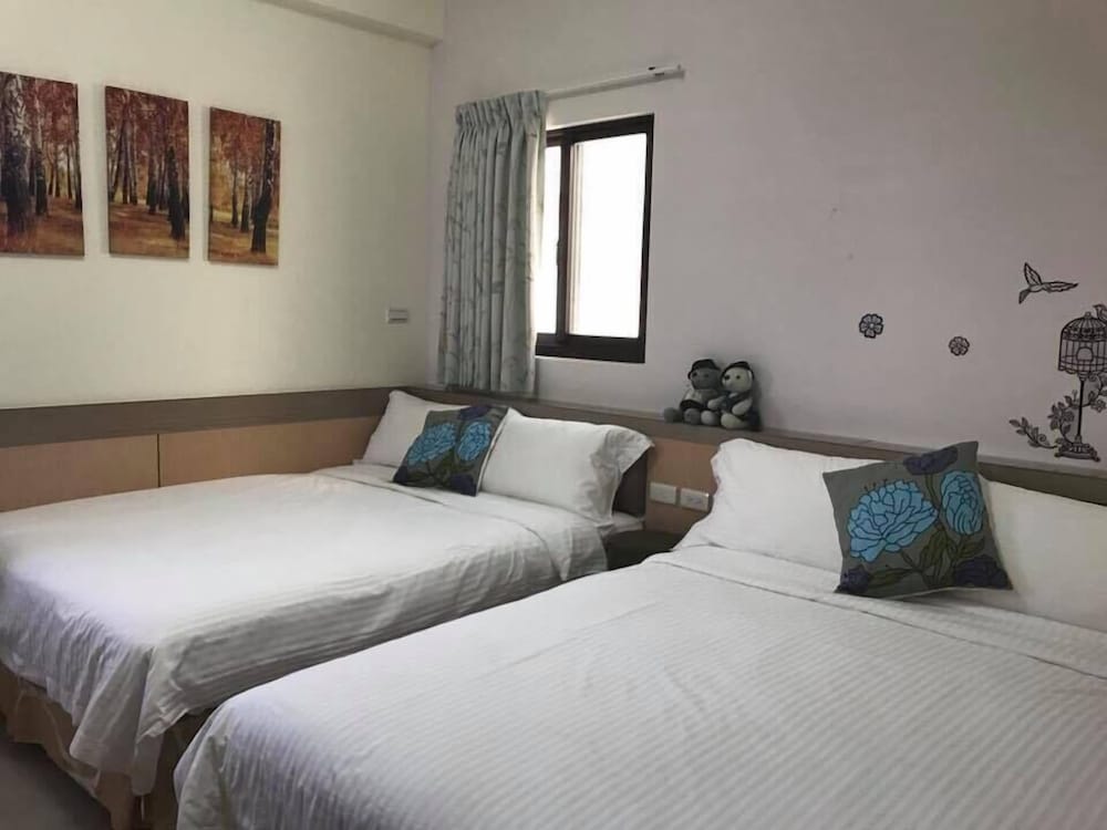 ROOM, QUADRUPLE