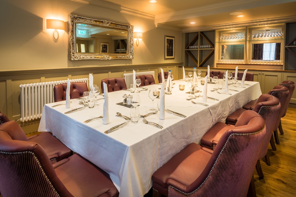 Bishop S Gate Hotel 40/43