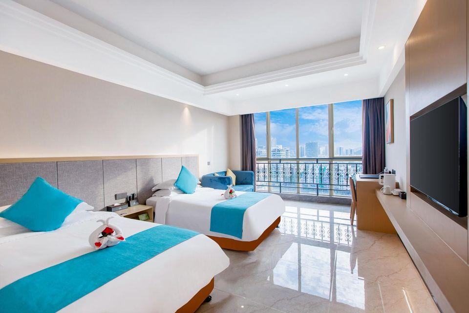 Bright, Deluxe, Twin Beds, City View