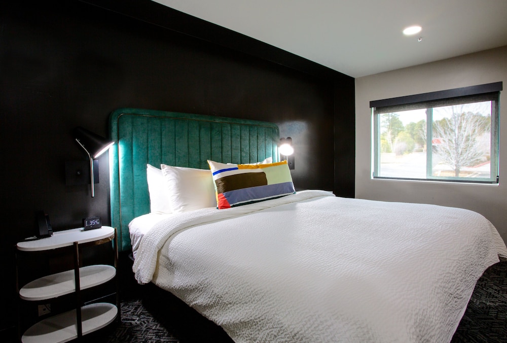Suite, King Bed, Bath and Shower