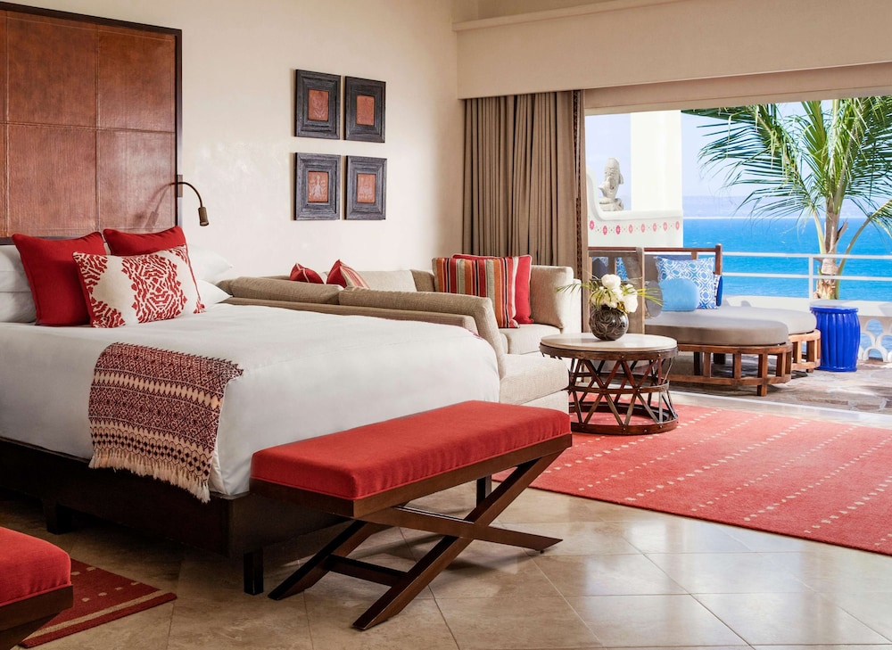 KING BED, OCEAN FRONT, PLUNGE POOL