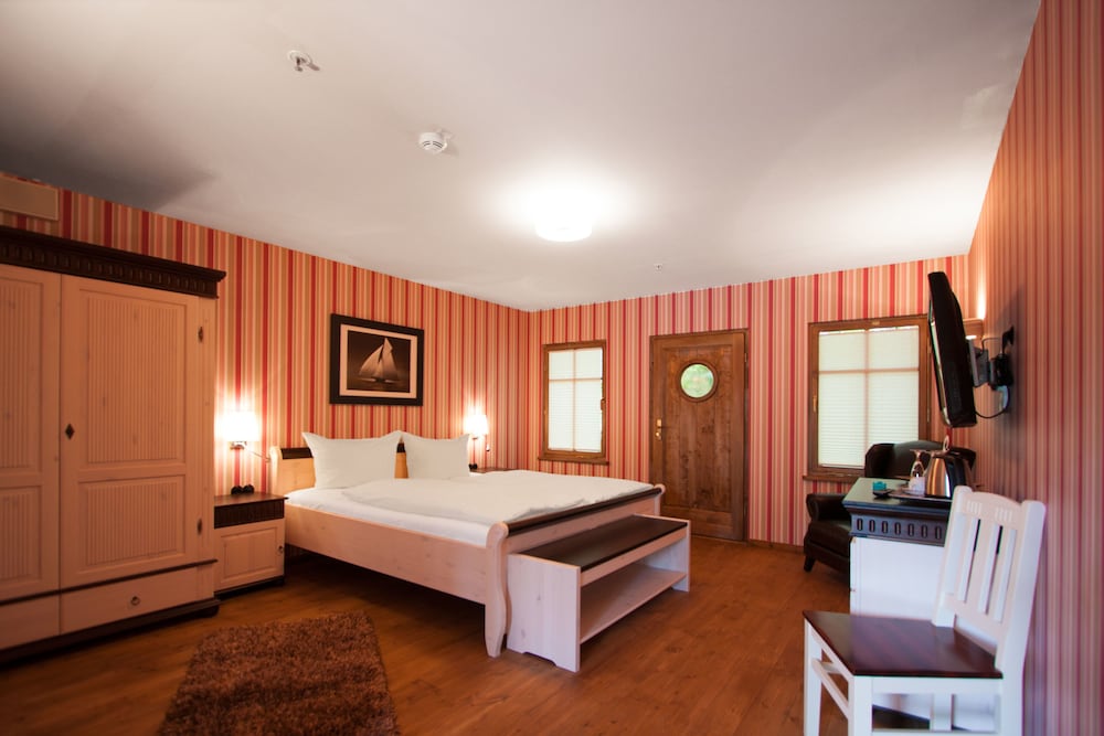 Tropical Islands Resort 24/80