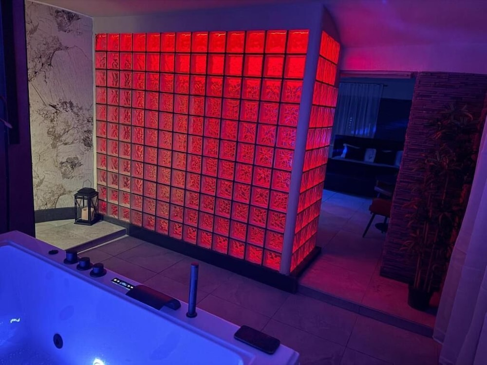 Hotel Angioino Spa 28/36