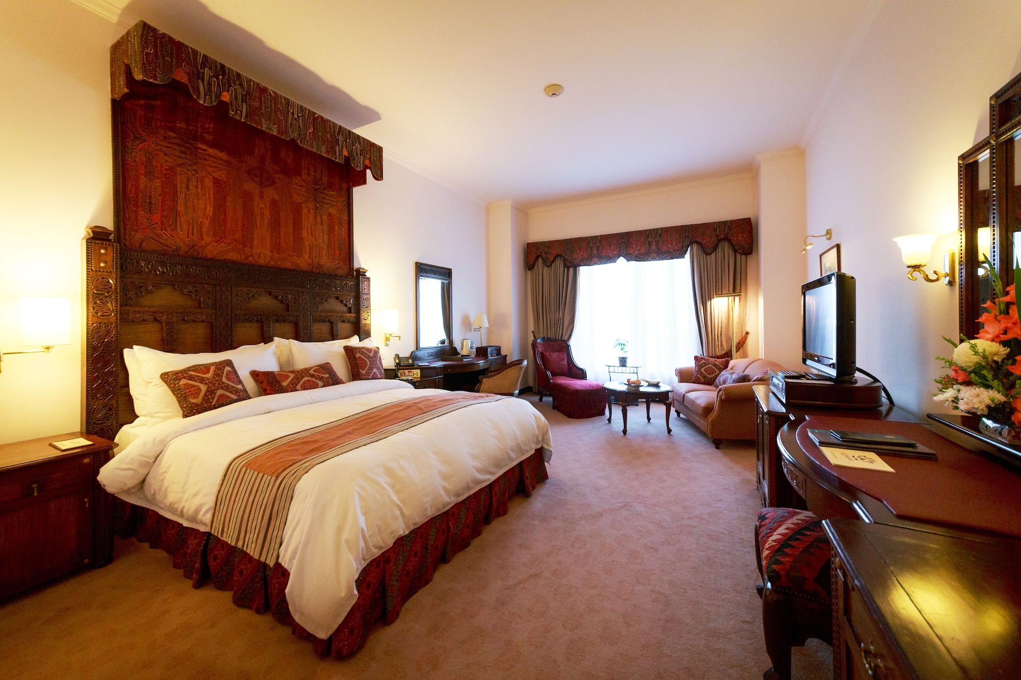DELUXE, KING BED