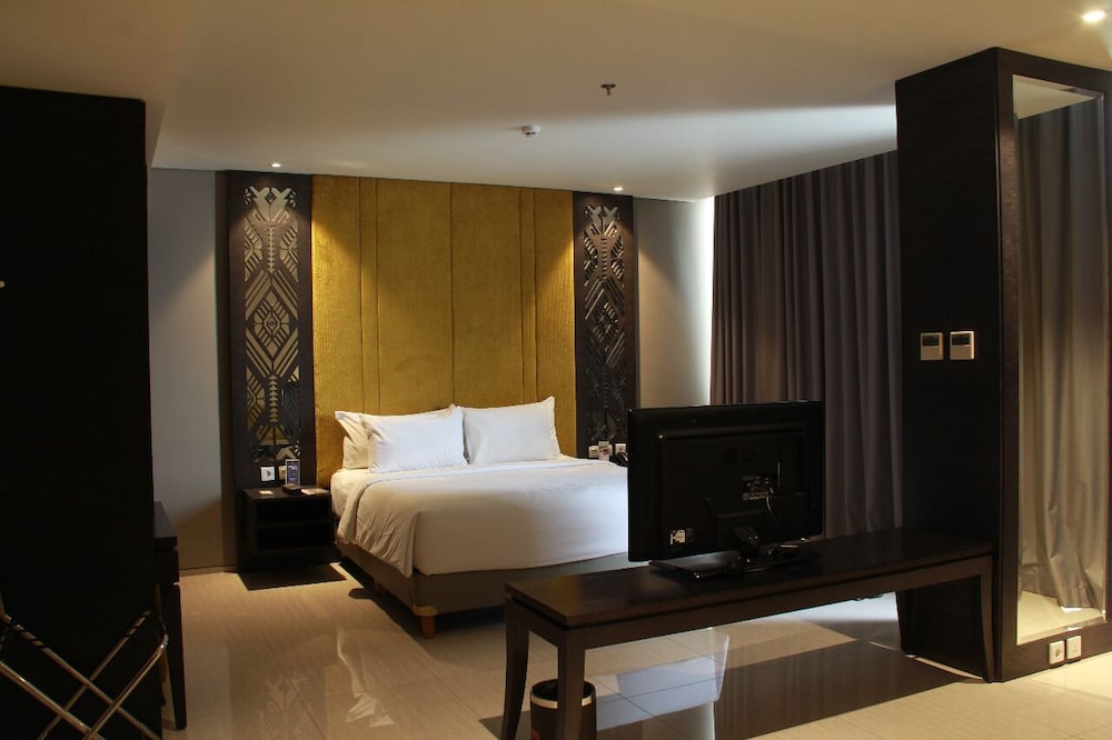 GOLD, STUDIO, KING BED, SMOKING