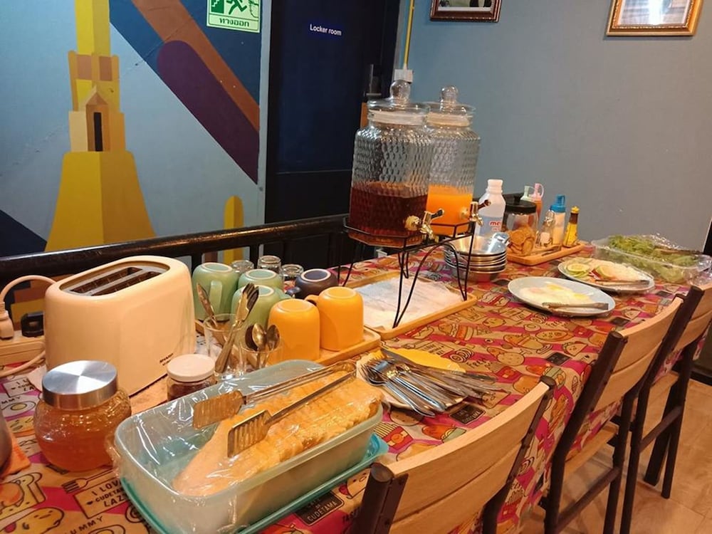 Zee Thai Hostel (Thaitone Hostel) 51/69
