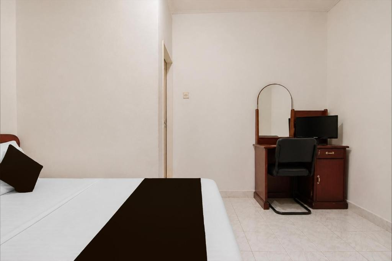 Hotel O near RS Awal Bros Sudirman formerly Flora Hotel 8/10