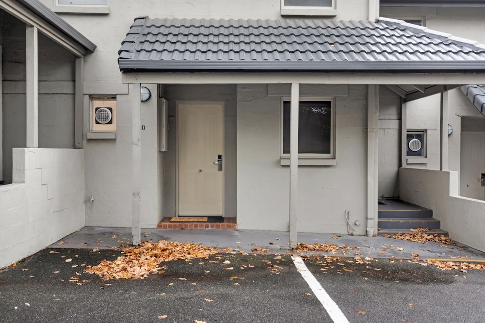 Elphin Motel and Serviced Apartments 42/50