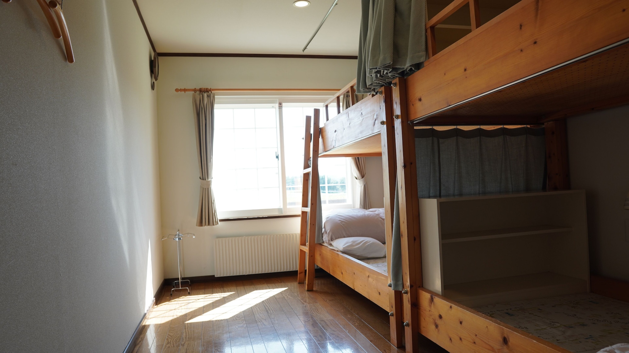 MALE DORM, 4 BEDS, MOUNTAIN VIEW