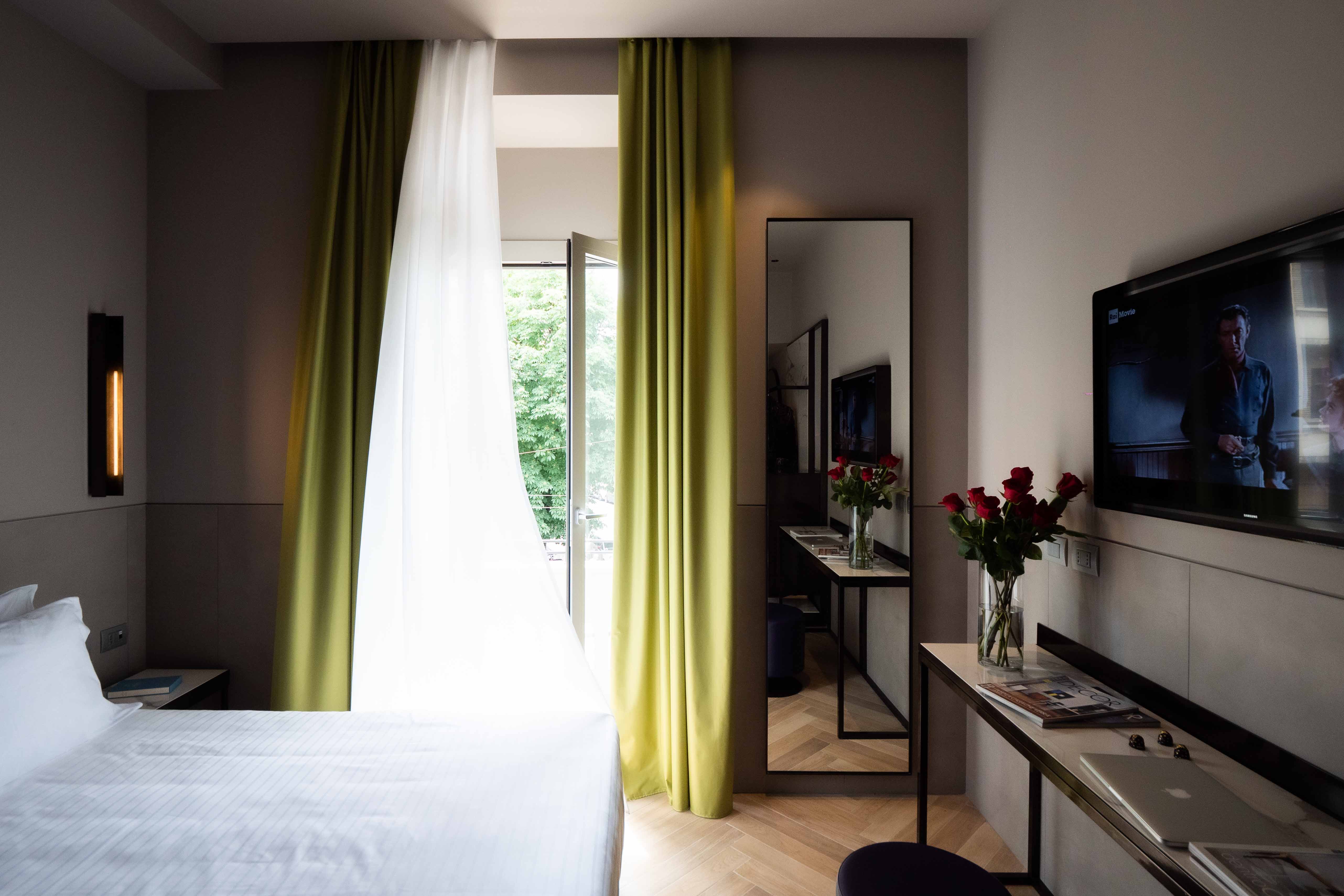 ROOM, TRIPLE, BALCONY